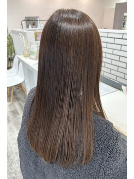 サロンド ベレーザ トータ(salao de beleza tota) 艶感ストレートヘア