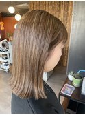 ナチュラルハイライト×ミディアムボブ