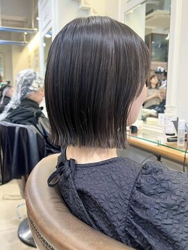 ヒビヲ(HIBIO) 横浜タッセルボブショートボブ顔周りレイヤーカット韓国30代40代