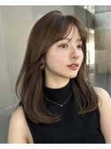 赤みを抑えて柔らかい雰囲気！“オリーブベージュ”