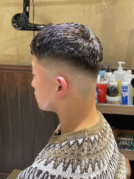 カーニ(KANi) スキンフェード/アイロンパーマ/濡れパン