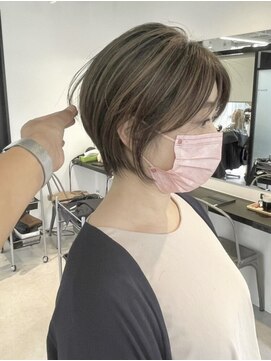 hair salon Heir【4月19日NEW OPEN(予定)】 ナチュラルに馴染むグレイカラーショート