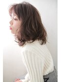 透き通るような透明感のあるミディアムボブ。