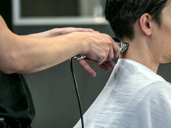スティール(Barbershop STEEL)の写真/モテるメンズのBARBAR◇高いカット技術が好評！ヘアだけでなく,ひげ・眉まで綺麗にデザインします♪