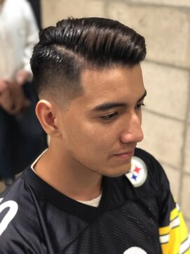 フランクスバーバー アンド ビアークラブ(FRANK'S BARBER and BEER CLUB) かき上げワイルドアップバングサイドパートショートフェード