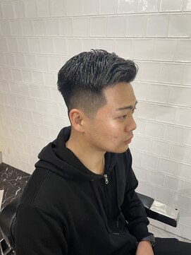 メリケンバーバーショップ フクオカ(MERICAN BARBERSHOP FUK) かき上げヘアショートレイアーくせ毛風パーマコンマヘアS10