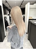 ライトベージュ