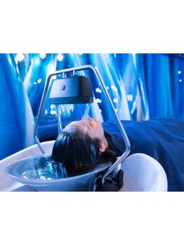 フルフラットのシャンプー台で、眠ってしまう程の心地よさ♪日頃の疲れを癒す極上のヘッドスパを＊