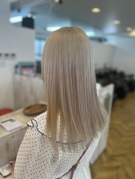 エリス ウメダ(Eliss umeda) ホワイトベージュ