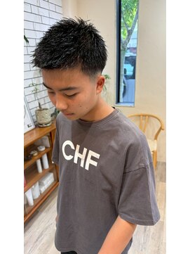 シフト(SHEEFT) ビジネスカジュアル学生爽やかフェザーカット刈り上げ束感黒髪