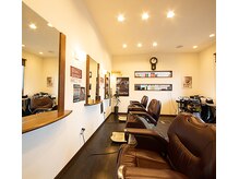 メンズ サロン グラッツェ(MEN's SALON GRAZIE)の雰囲気（ゆったりとした時間を過ごせる落ち着いた贅沢空間）