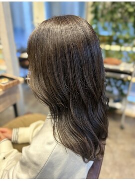 ビースリー ロア イルミナ透明感カラー2023/11/9