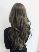 オリーブ系カラーの透明感ロング