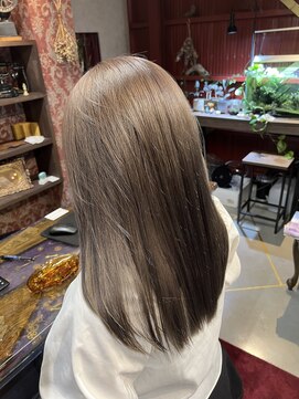 アトリエ バロッコ(atelier Barocco) アッシュグレージュ