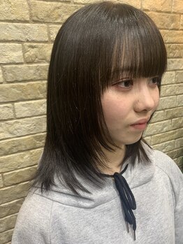 いつも同じ髪型になってしまうとお悩みの方、前髪カットや顔周りのレイヤーカットで旬なスタイルに♪