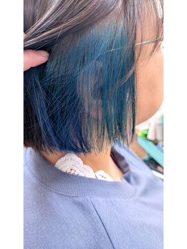 サローネ ドゥエ(salone due) インナーカラー、ミニボブ