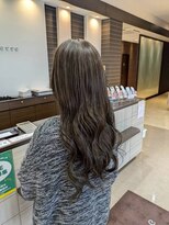ブルーテーフ(Bleu Terre)&nbsp;盛岡【白髪ぼかしハイライトシルバー×オリーブ】入学式おすすめ