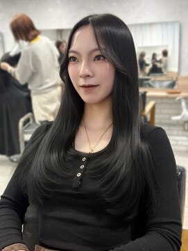 モク(mok) ◯就活黒髪でもオシャレを楽しみたい方へ！レイヤーカット！