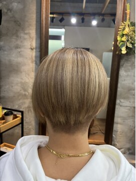 シェルビー 新宿(SHELBe) ミルクブラウン×ナチュラルショート[新宿/髪質改善/白髪ぼかし]