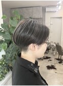 刈り上げショートボブハンサムショート白髪ぼかし30代40代50代