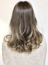 柔らかさ、ナチュラルさ、透明感☆LIRUAが作るアッシュは一味違います☆LIRUAグラデーションの定番カラー☆