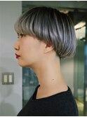 プラチナグレーショートマッシュ