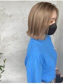 艶髪ハイトーンカラーホワイトベージュ☆切りっぱなしボブ外ハネ