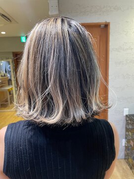 ヘアサロン アティリー(Hair Salon Attirer) 西梅田/バレイヤージュ　ホワイト　　　【Attirer 飯田裕之】