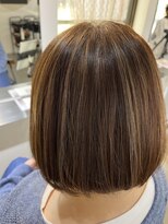 キキ(kiki.) 白髪ボカシハイライトボブ