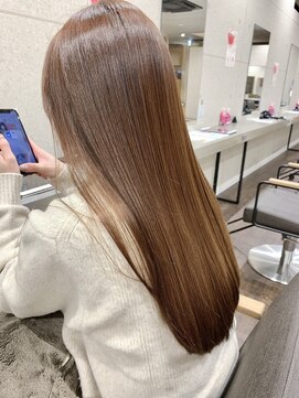 ロイ(ROY) 振り返られる艶髪に