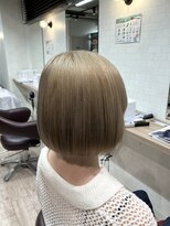 コワファーストナガサキシャンプーボーイ(COIFF1RST NAGASAKI SHAMPOO BOY)&nbsp;長崎 丸みボブ×ホワイトベージュ