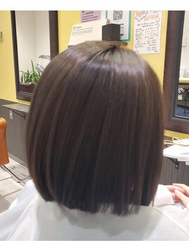 スリービープラス(3beplus) 夏に向け涼し気なモノトーンアッシュでくすませながらも透明感UP