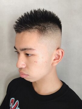 ソアー 新大阪(SOAR) 男前スキンフェードモヒカンベリーショートスタイル【新大阪】