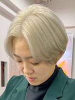 ウィコ 新宿(WICO)&nbsp;ホワイトシルバー[新宿駅/ワンレン/ダブルカラー/小顔]