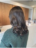 マットベージュ×ウェーブ巻き