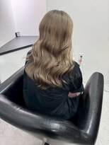 グラム(gram)&nbsp;透明感ミルクティーベージュ×ゆるウェーブロング