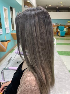 ヘアーアンドメイク ホワイトキッス(hair&make WHITE KISS) モノトーン