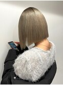 前下がりパツッとハイトーン 切りっぱなしストレート