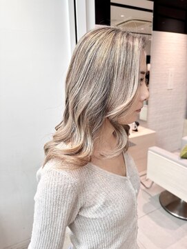 ステア ケース(stair case) 外国人風ハイライト バレイヤージュ ハニーブロンド 銀座