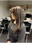 20代身でィアムレイヤーカット細めハイライトカラーグレージュ
