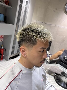 フランクスバーバーザスタンド(Frank’s barber the stand) スペインカール×スパイキーショート×フェザーパーマ飯田橋F