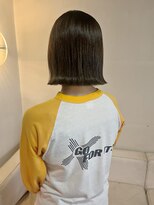 タヴィ(Tavi)&nbsp;外ハネボブスタイルの赤み消しアッシュカラー/外ハネボブ/カラー