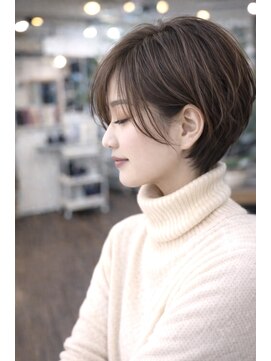 フルール(fleur) 横顔きれいな大人丸みショート