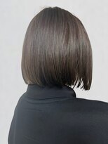ロカ バイ ティアトロ ヘア サロン(ROCA by teatro hair salon)&nbsp;ミディアム 切りっぱなしボブ ダークグレージュ 艶カラー