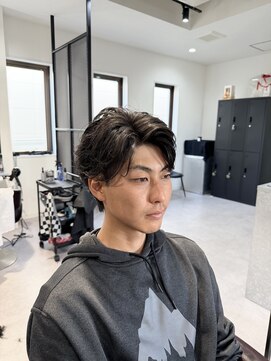 カルロイースタイル(CARLO e-style) フェザーパーマツーブロック刈り上げセンターパート