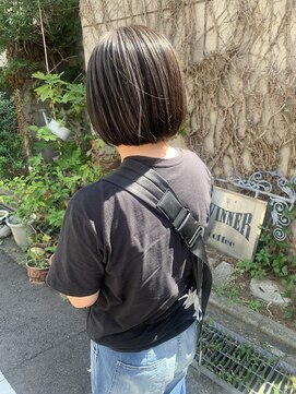 ブラン 阪急伊丹駅前店(Blanc.) ボブ　ハイライト　切りっぱなし