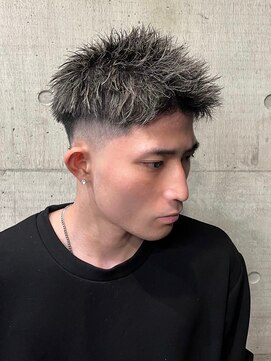 ビンゴ(BINGO) 1616ハイライトグレージュハイトーンカラー刈り上げ短髪ショート