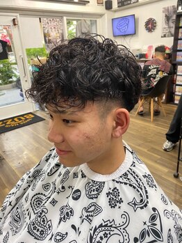 ライズヘアーバズ(RAIZE HAIR BUZZ)の写真/バーバー、カジュアル、ビジネス、プライベートスタイルまで繊細に再現！メンズの髪を熟知したプロがご提案
