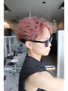 クヴェル(Kvell) 3Dフェザーショート 【一宮/メンズカット/波打ちパーマ/眉毛】