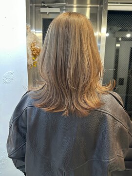 マインバイアフロートギンザ(MYNE by AFLOAT GINZA) 鎖骨ミディアム/くびれレイヤー/ミルクティーベージュ